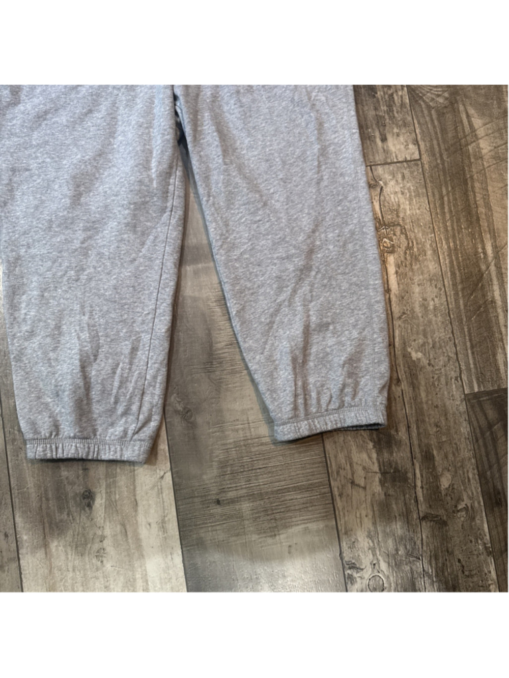 Nike Gym Vintage capri sweatpants featuring a white drawstring Light Grey Soft - Picture 4 of 5